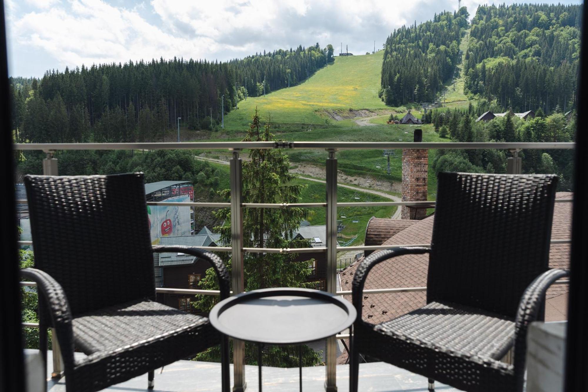 Synya Gora Hotel Bukovel Bagian luar foto