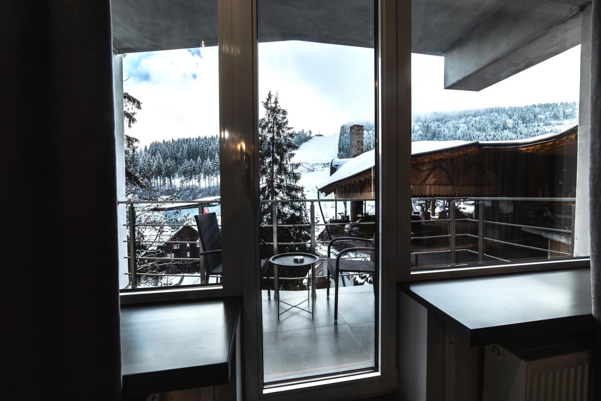 Synya Gora Hotel Bukovel Bagian luar foto